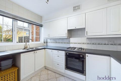 3 bedroom terraced house to rent, Bates Walk, Addlestone, Surrey, KT15