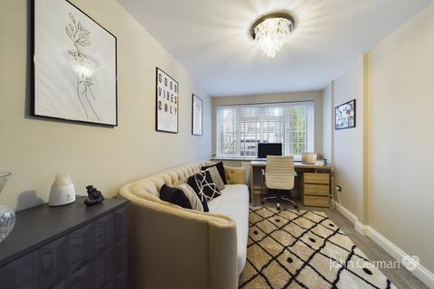 21 Kings Croft, Cannock, WS12 2GT