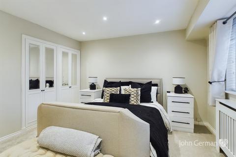21 Kings Croft, Cannock, WS12 2GT