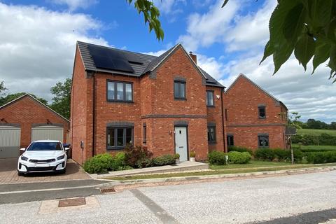 4 bedroom detached house for sale, Meadowside View, Alton