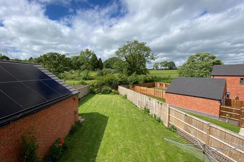 4 bedroom detached house for sale, Meadowside View, Alton