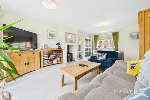 4 bedroom detached house for sale, Meadowside View, Alton