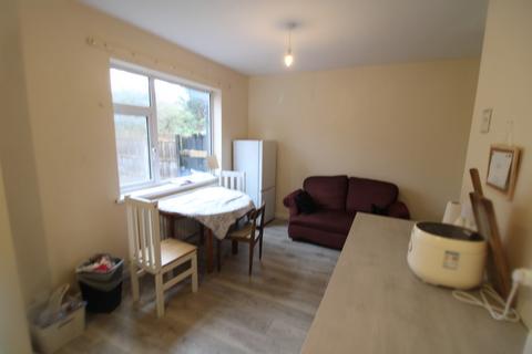 3 bedroom terraced house to rent, Beeston Road, Dunkirk