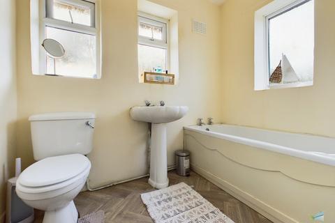 2 Mount Drive, Wirral, CH63 5NX