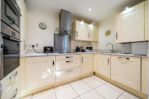 2 bedroom flat for sale, High Street, Hampton Hill TW12