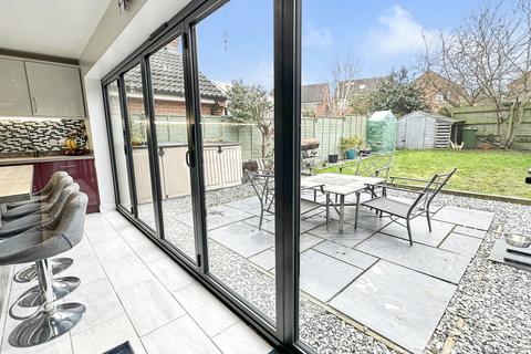 6 Castle Mount, Brackley, NN13 7HF