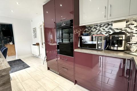6 Castle Mount, Brackley, NN13 7HF