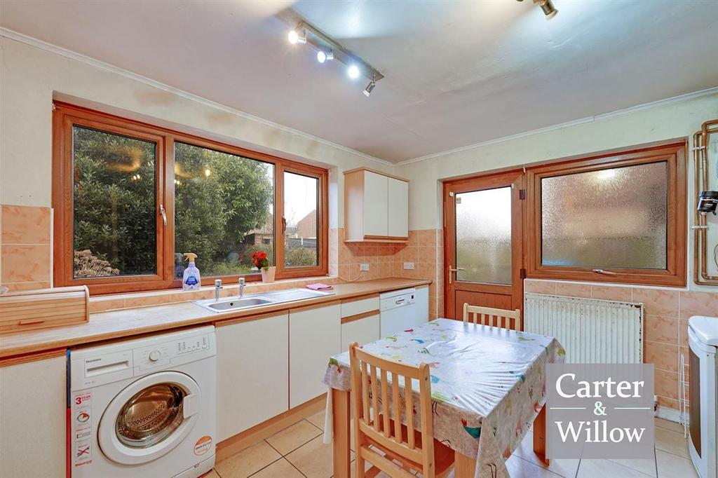 Kitchen / Dining