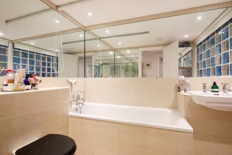 43d Tower Road, Twickenham, TW1 4PS