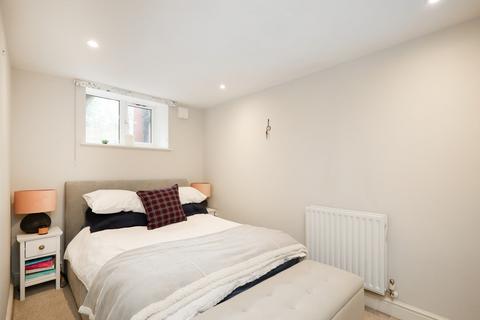 43d Tower Road, Twickenham, TW1 4PS