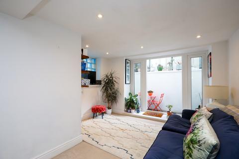 43d Tower Road, Twickenham, TW1 4PS