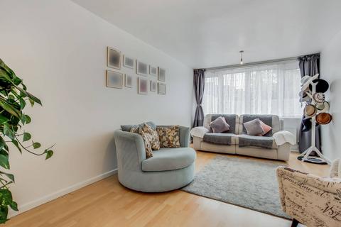 3 bedroom flat for sale, Mina Road, Elephant and Castle, London, SE17