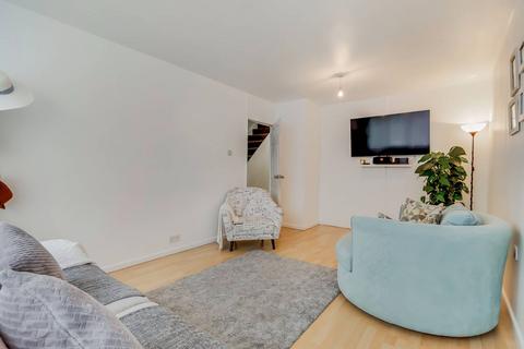 3 bedroom flat for sale, Mina Road, Elephant and Castle, London, SE17