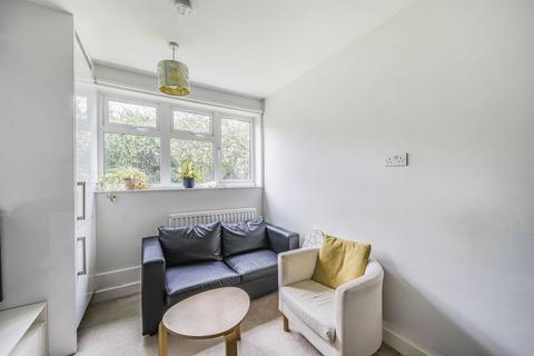 3 bedroom flat to rent, Limerick Close, Balham, London, SW12