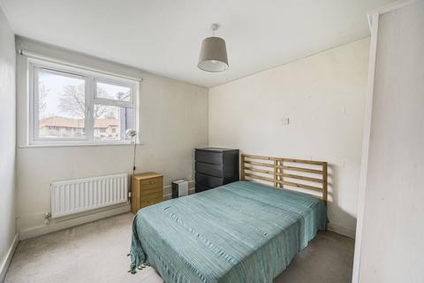 3 bedroom flat to rent, Limerick Close, Balham, London, SW12