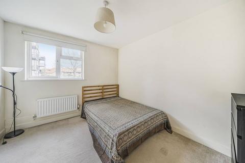 3 bedroom flat to rent, Limerick Close, Balham, London, SW12