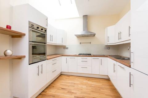 3 bedroom flat for sale, Winchester Avenue, Queen's Park, London, NW6