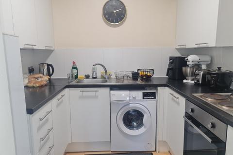 1 bedroom flat to rent, Bowling Court, Watford WD18