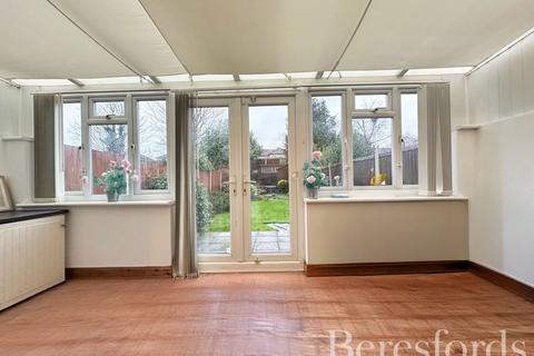 16 Milton Avenue, Hornchurch, RM12 4BW
