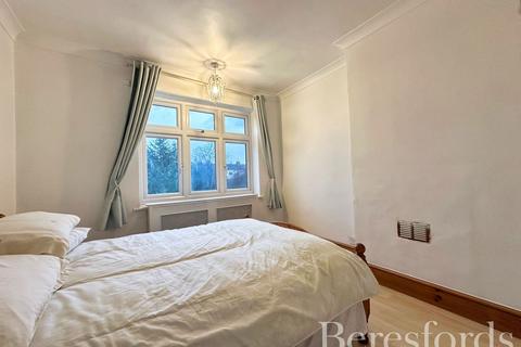 16 Milton Avenue, Hornchurch, RM12 4BW