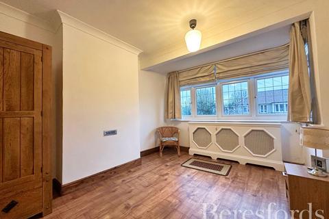 16 Milton Avenue, Hornchurch, RM12 4BW
