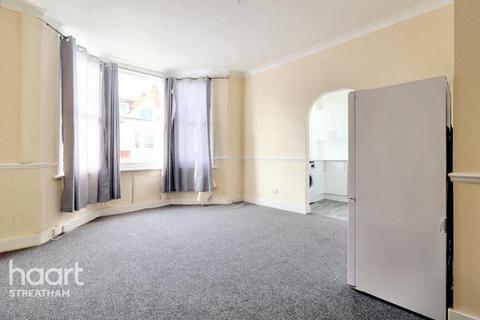 2 bedroom apartment to rent, Romola Road, London