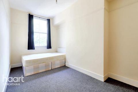 2 bedroom apartment to rent, Romola Road, London