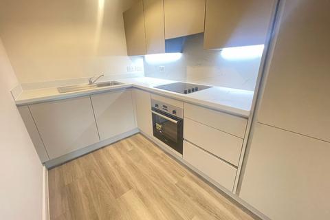 4 bedroom flat to rent, London NW11