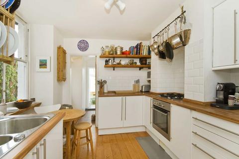 3 bedroom flat to rent, Goodrich Road, London SE22