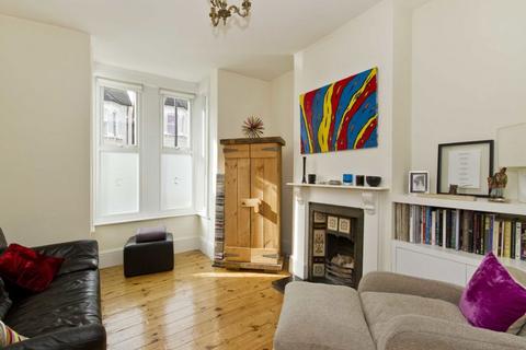 3 bedroom flat to rent, Goodrich Road, London SE22