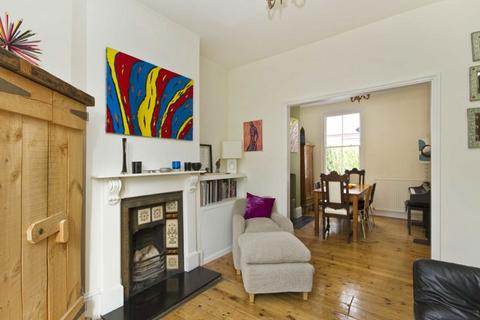 3 bedroom flat to rent, Goodrich Road, London SE22