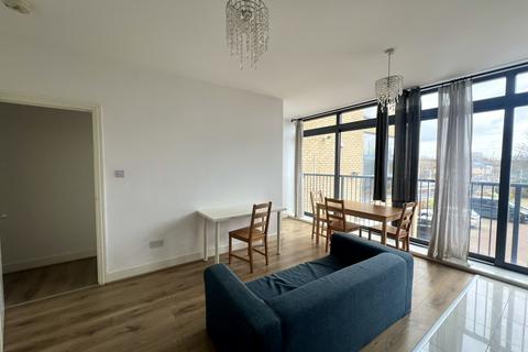 3 bedroom flat to rent, 1D Caxton Road, SW19 8SJ