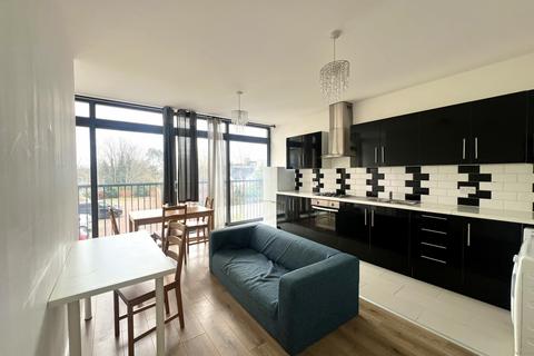 3 bedroom flat to rent, 1D Caxton Road, SW19 8SJ