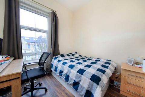 3 bedroom flat to rent, Ouseley Road, London