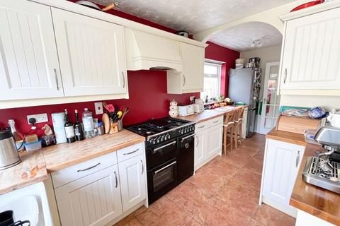 3 bedroom semi-detached house for sale, 7 Geraints Close, Cowbridge, The Vale of Glamorgan  CF71 7BT