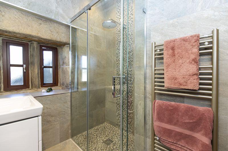 En-suite Shower