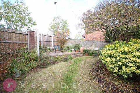 3 bedroom semi-detached house to rent, Porritt Close, Rochdale OL11