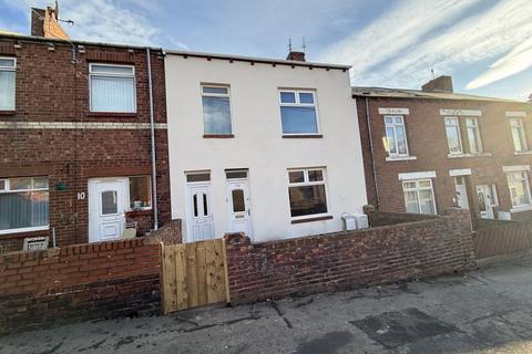 3 bedroom flat to rent, Park Road, Stanley