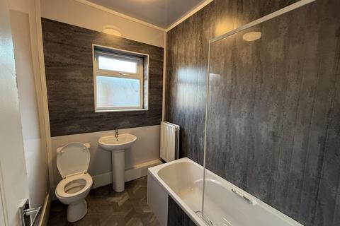 3 bedroom flat to rent, Park Road, Stanley
