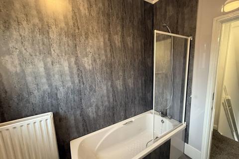 3 bedroom flat to rent, Park Road, Stanley