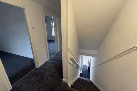 3 bedroom flat to rent, Park Road, Stanley