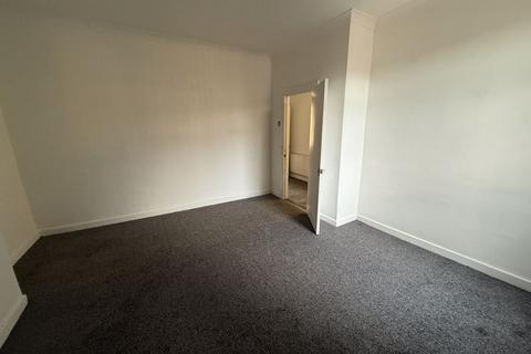 3 bedroom flat to rent, Park Road, Stanley
