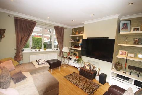 4 bedroom semi-detached house for sale, Ferrymead Gardens, Greenford