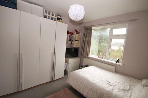 4 bedroom semi-detached house for sale, Ferrymead Gardens, Greenford