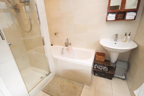 4 bedroom semi-detached house for sale, Ferrymead Gardens, Greenford