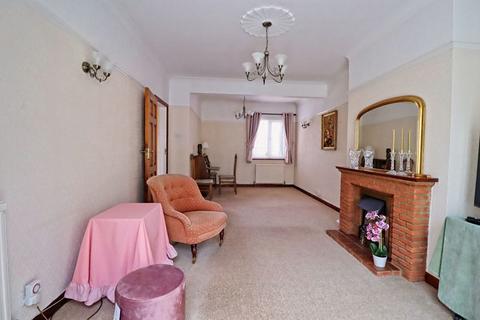 2 bedroom bungalow for sale, Thorndon Park Drive, Leigh-On-Sea