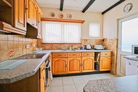 2 bedroom bungalow for sale, Thorndon Park Drive, Leigh-On-Sea