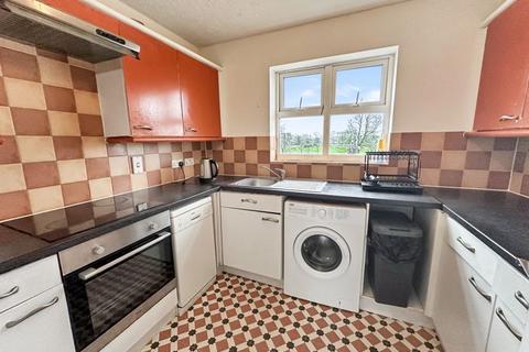 2 bedroom flat to rent, Pickfords Gardens, Slough, SL1