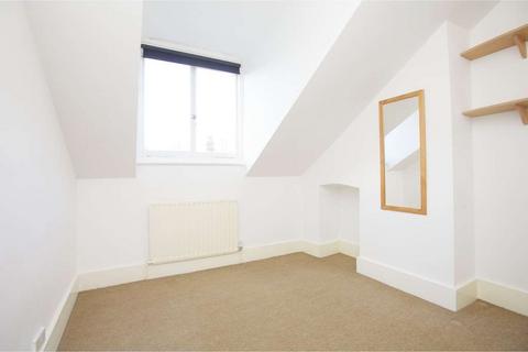 2 bedroom flat to rent, Ennismore Avenue. W4