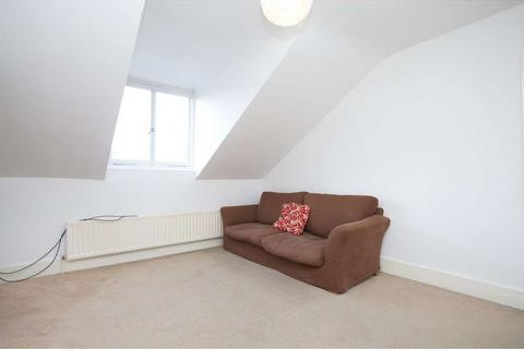 2 bedroom flat to rent, Ennismore Avenue. W4